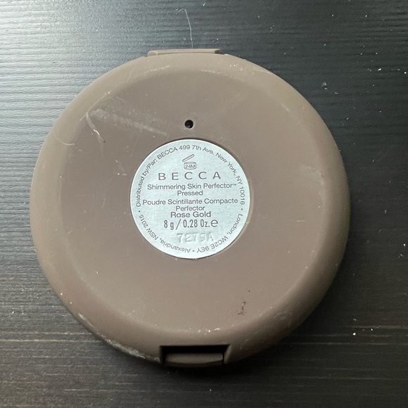 Becca Rose Gold Highlighter - Picture 3 of 3